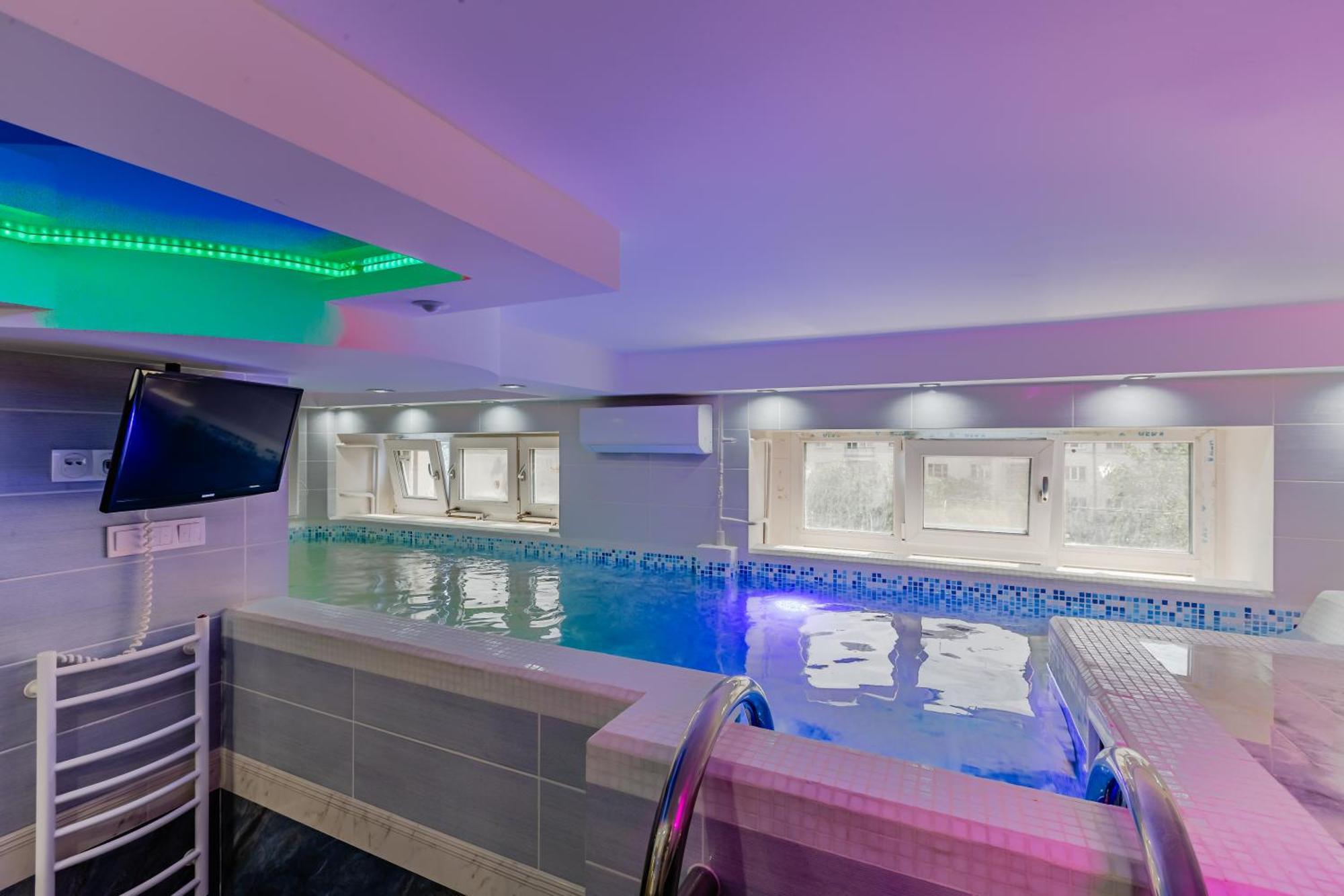 Luxury Apartment With Pool And Hammam Kiev Eksteriør billede